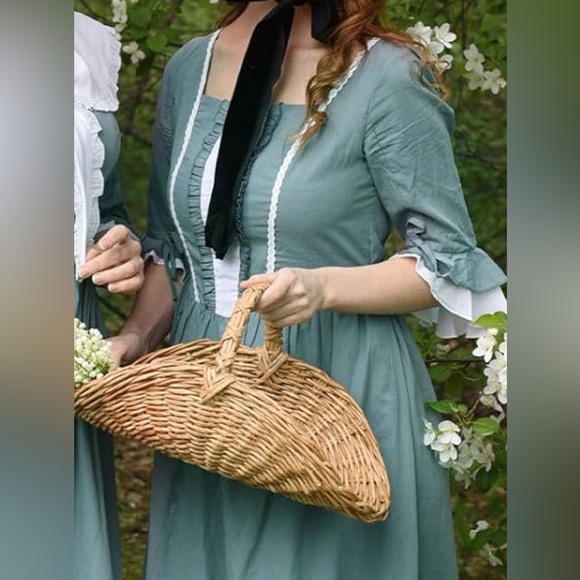 Elegant Silver Zippered Garment - Picture 2 of 7